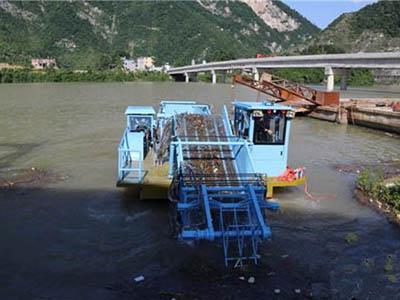  قارب تنظيف مياه البحار والأنهار في Sangzhi الصينية